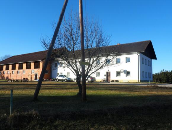 Hof 690m, links weiter