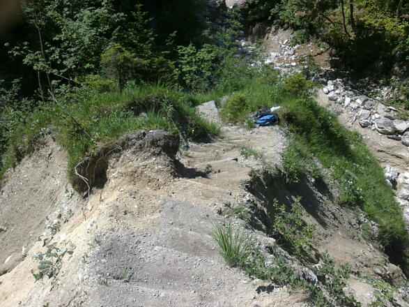 Am Ende des Abstieges von der Schüttalm gibt es einige Stufen