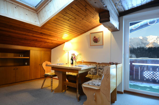 haus-strutzenberger-apartment-4-dining-and-balcony