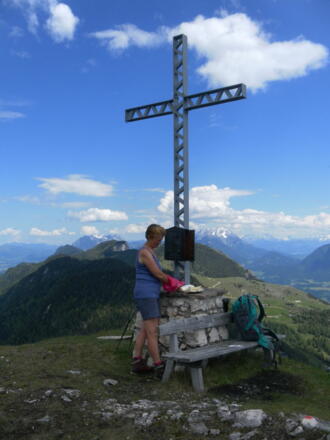 Zunterköpfl, im Hintergrund die Kaiser