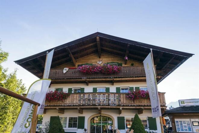 Aussenansicht Infobüro_Going_Foto von Felbert_Reiter