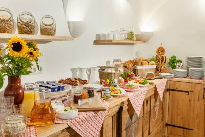 Frühstücksbuffet am Hof