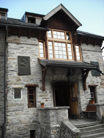 Der repräsentative Haupteingang der Berliner Hütte