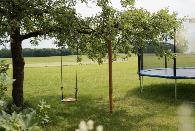 Schaukel und Trampolin