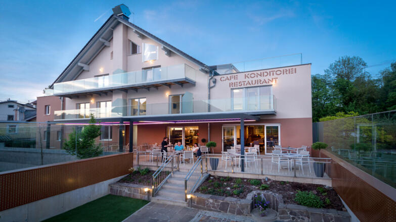 2018-cafe-sailer-aussenansicht-foto-huemer