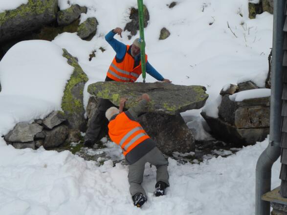 Tischbau mit Hilfe des Heli