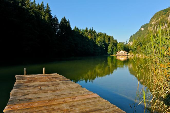 Der idyllische Berglsteinersee in Breitenbach