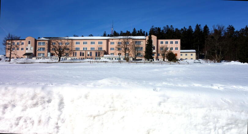 Berufsfachschule unterm Breitenstein, Parkplatz 900m rechts