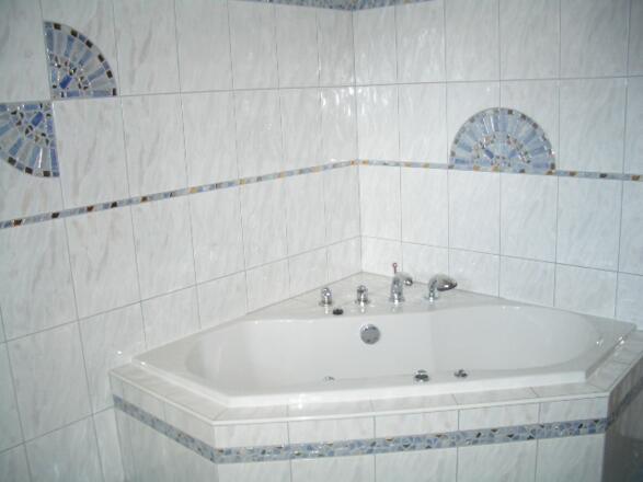 Badewanne mit Whirlpool