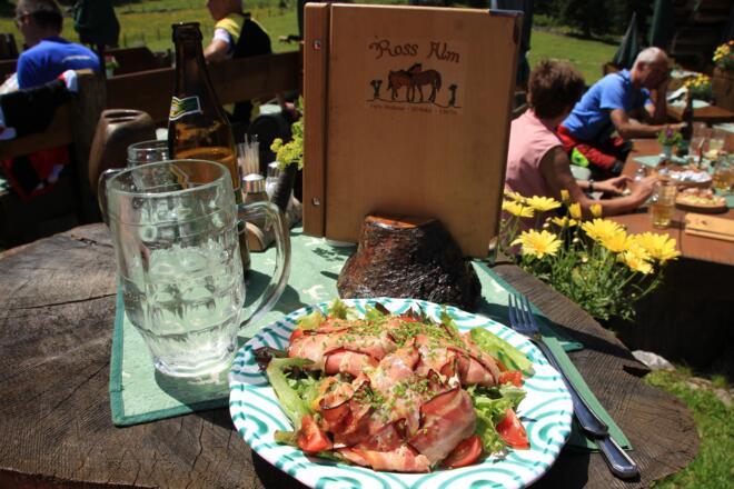 Deftige Jause auf der Rossalm in Gosau