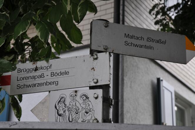 Wegweiser zum Brüggele und Sagenweg Ilga Merbod Diedo