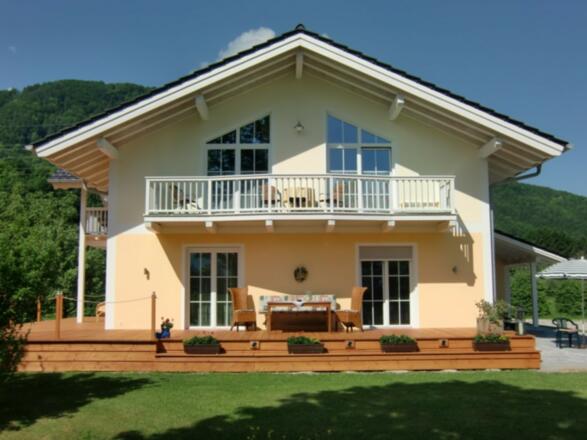 Wohnzimmer und Schlafzimmer mit Zugang zu Balkon