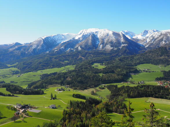 Tiefblick vom Spitzmäuerl 1100m zum Warscheneck