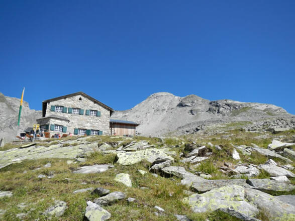 Das Friesenberghaus vom Zustiegsweg