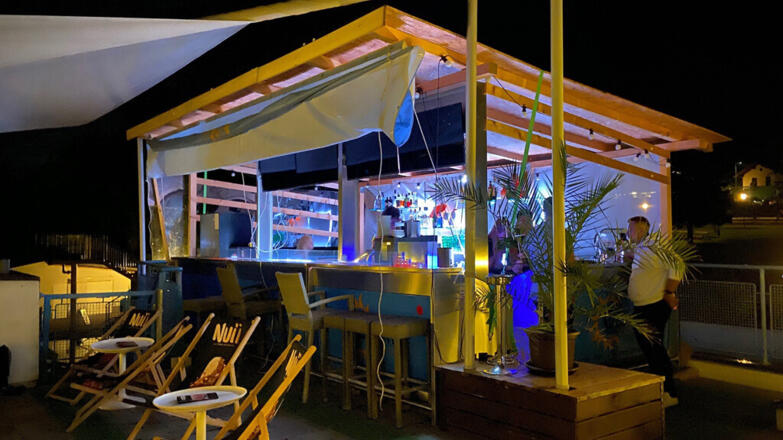 2020 - Contis Beach Club Seewalchen Barstimmung am Abend