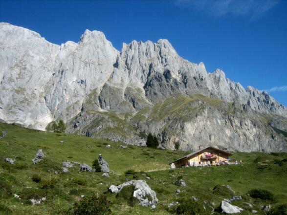 Die Schartenalm unter dem Bratschenkop