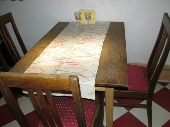 Esstisch mit Stühlen im EG