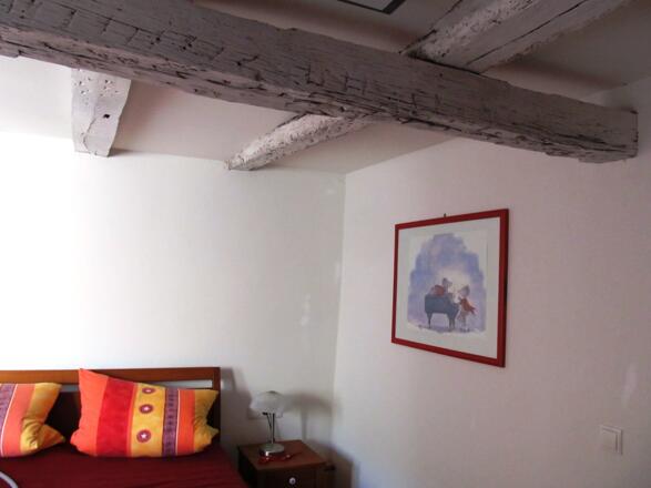 Schlafzimmer Doppelbett &#039;unter Eiche&#039; : Lattenroste verstellbar ( links manuell, rechts mit Motor )