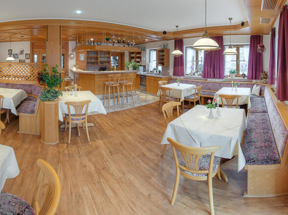 Autenthalts- und Speiseraum