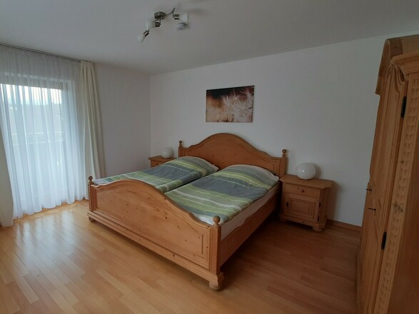 Schlafzimmer 1