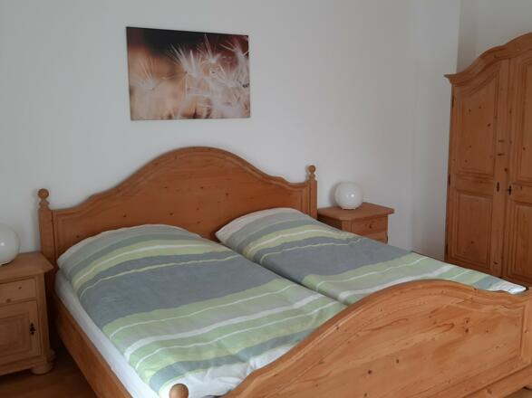 Schlafzimmer 1