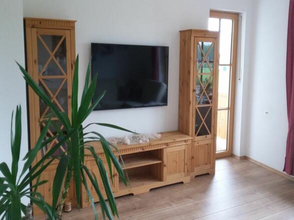 Wohnzimmer mit 55&quot; TV und Soundbox