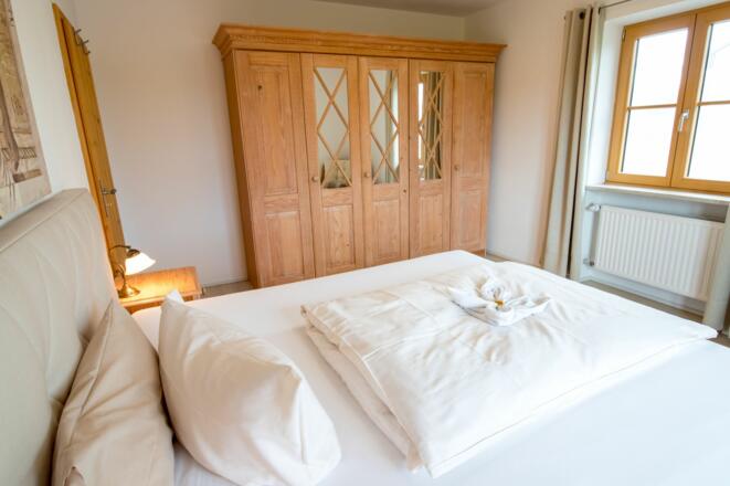 Schlafzimmer mit großen Schrank