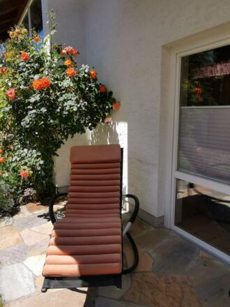 Liegestuhl auf der Terrasse