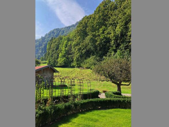 Cuka Designhome mit Garten