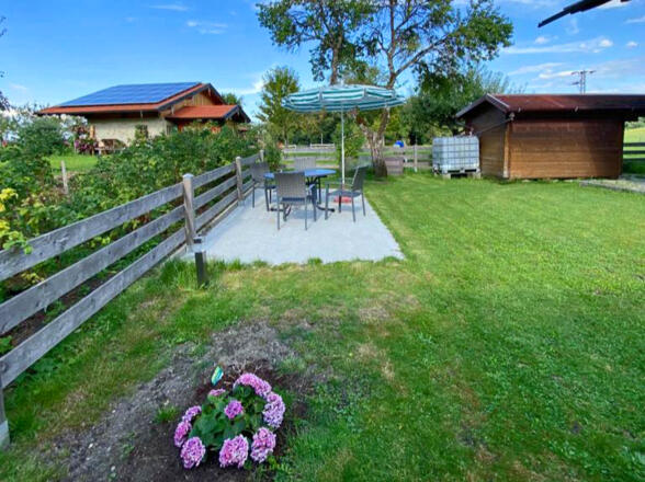 Gartenanteil mit Sitzgruppe