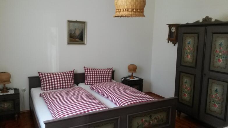 Schlafzimmer 2 Ferienwohnung Zäch