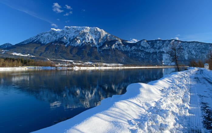 Wanderweg am Inn im Winter