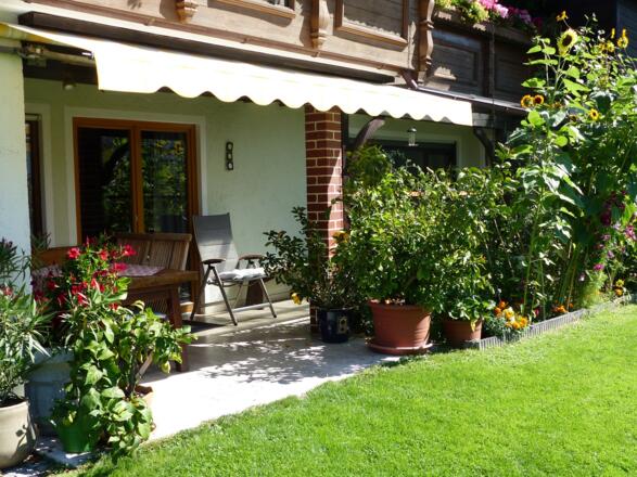 Hausansicht_Terrasse Ferienwohnung Kofler