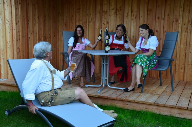 Gemütliche Runde unter dem Freisitz