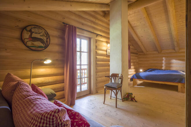 geräumiges Schlafzimmer