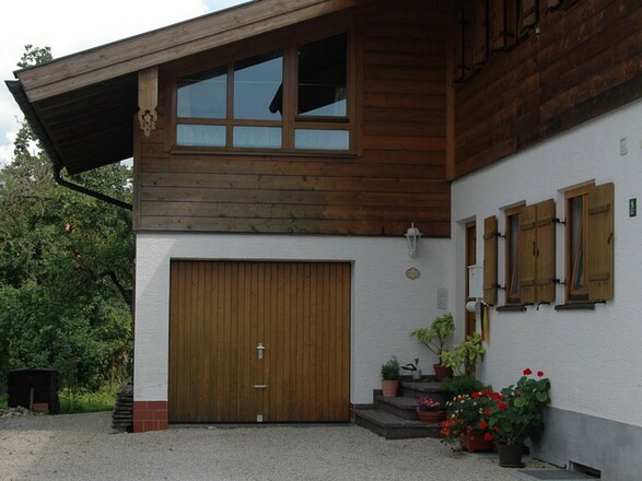 Eingang -Adersberger Josef-