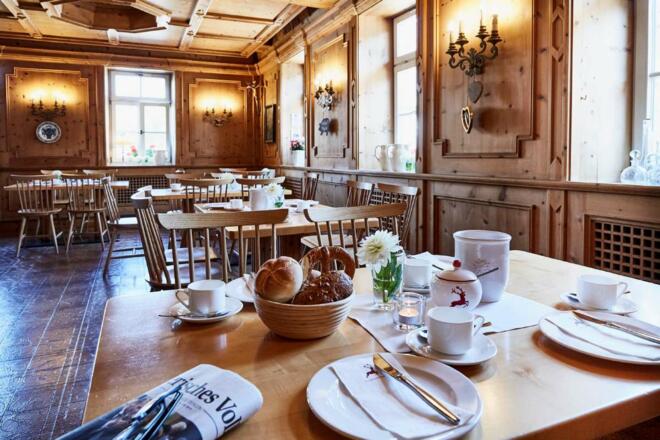 Dannerwirt Flintsbach - Frühstück in der Zirbenstube