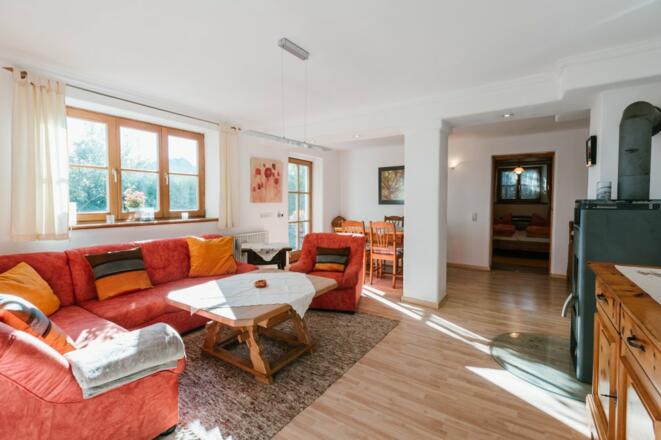 Gemütliches Wohnzimmer mit Kaminofen