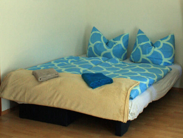 Wohn-Schlafbereich in der Ferienwohnung Trissl.jpg