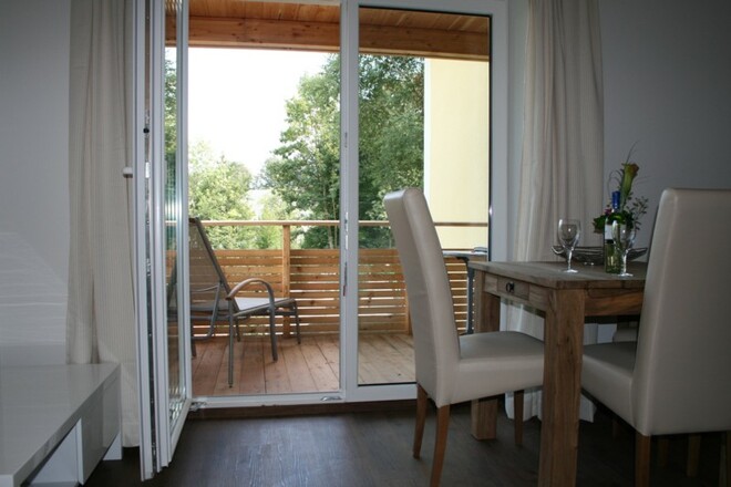 Essplatz mit Blick auf Balkon