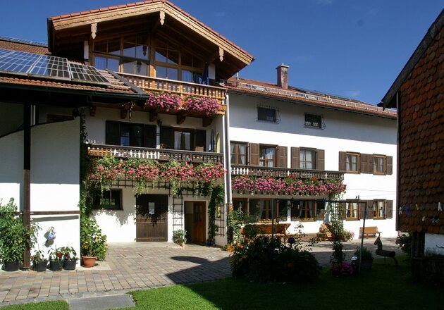 Hausansicht Quergiebel Schererhof Grießl