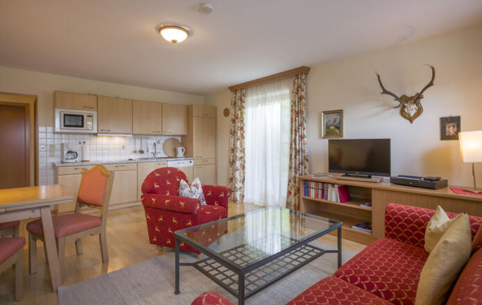 Küche mit Wohnbereich im Erdgeschoss