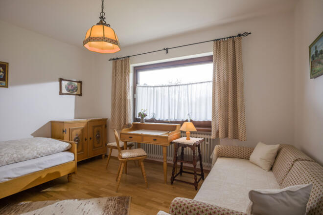 Einbettzimmer mit Schlafsofa