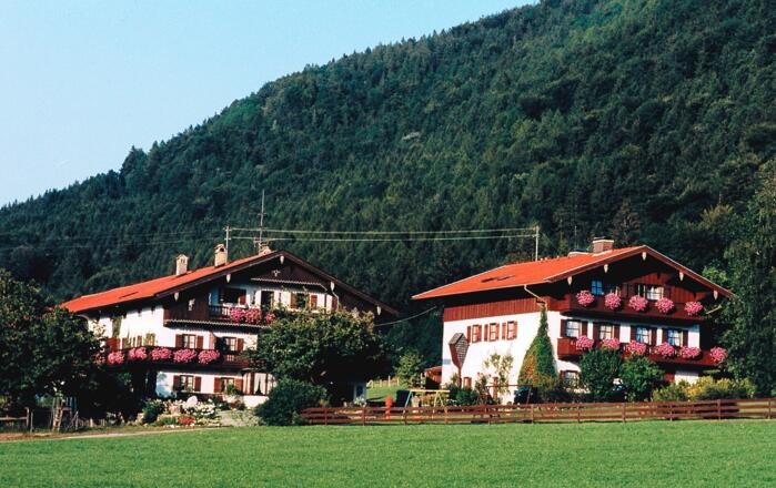 Koyerbauer_links Haupthaus_rechts Nebenhaus