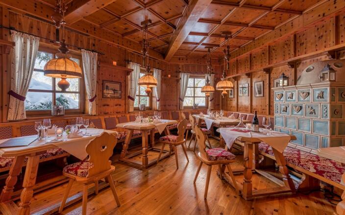 Yachthotel Chiemsee Zirbelstüberl.jpg