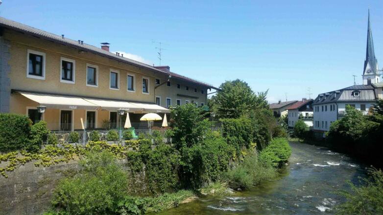 Flußseite Hotel Pension Lindenhof