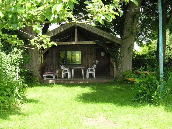 Sommerhäuschen mit Liegewiese und Grillplatz