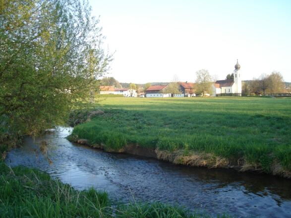 Blick auf Altbach und Lengshamer Kirche