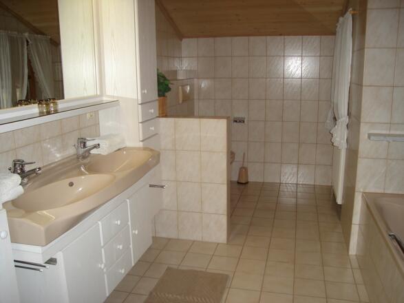 großzügiges Bad