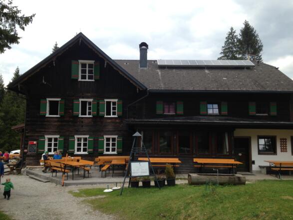 Hinterseite mit Terrasse